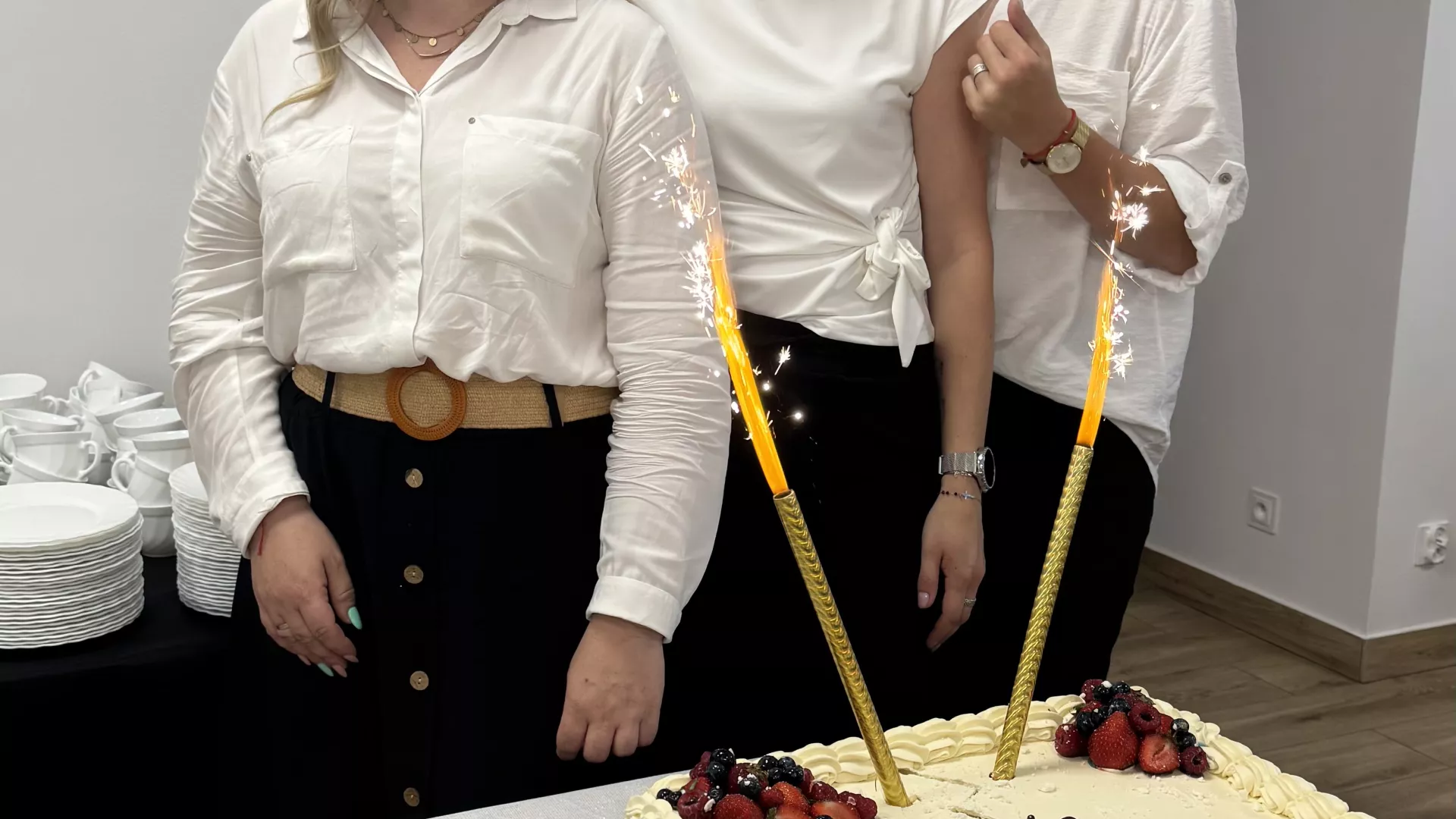 Tort przygotowany na uroczystość otwarcia świetlicy.