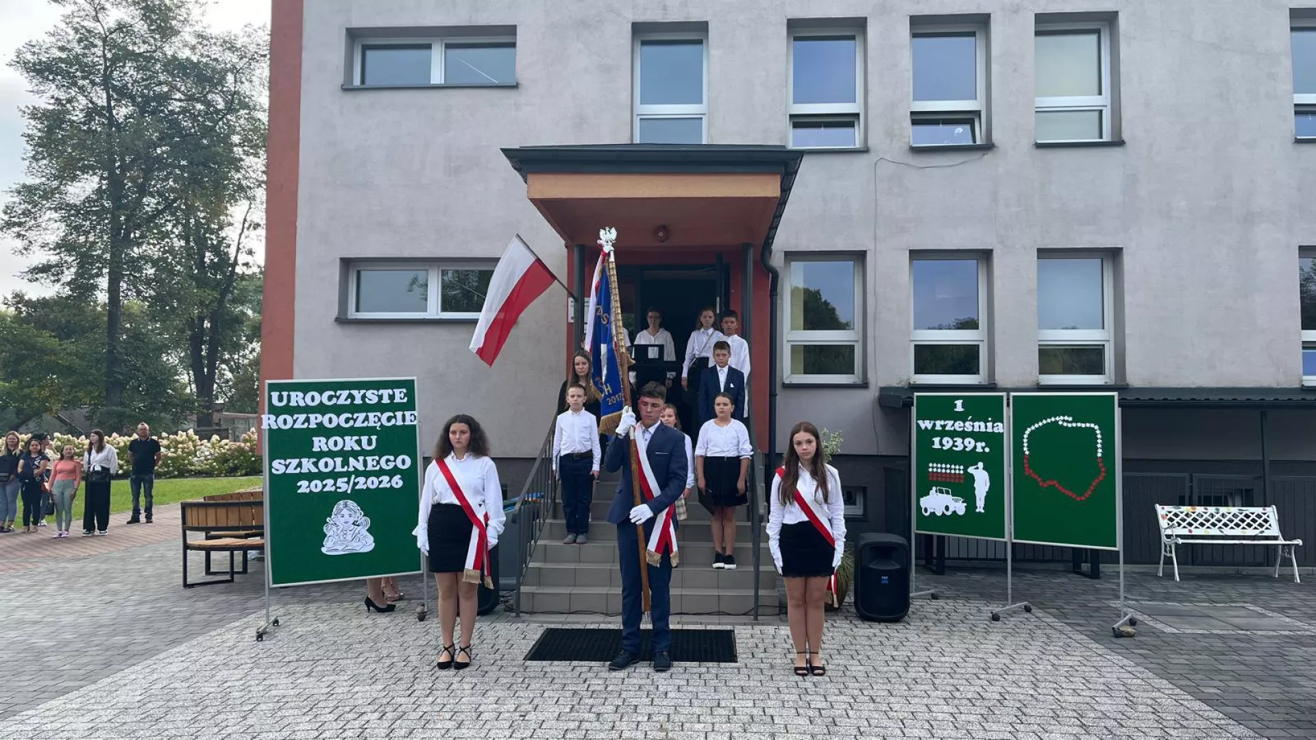 Początek roku szkolnego w Parzymiechach.