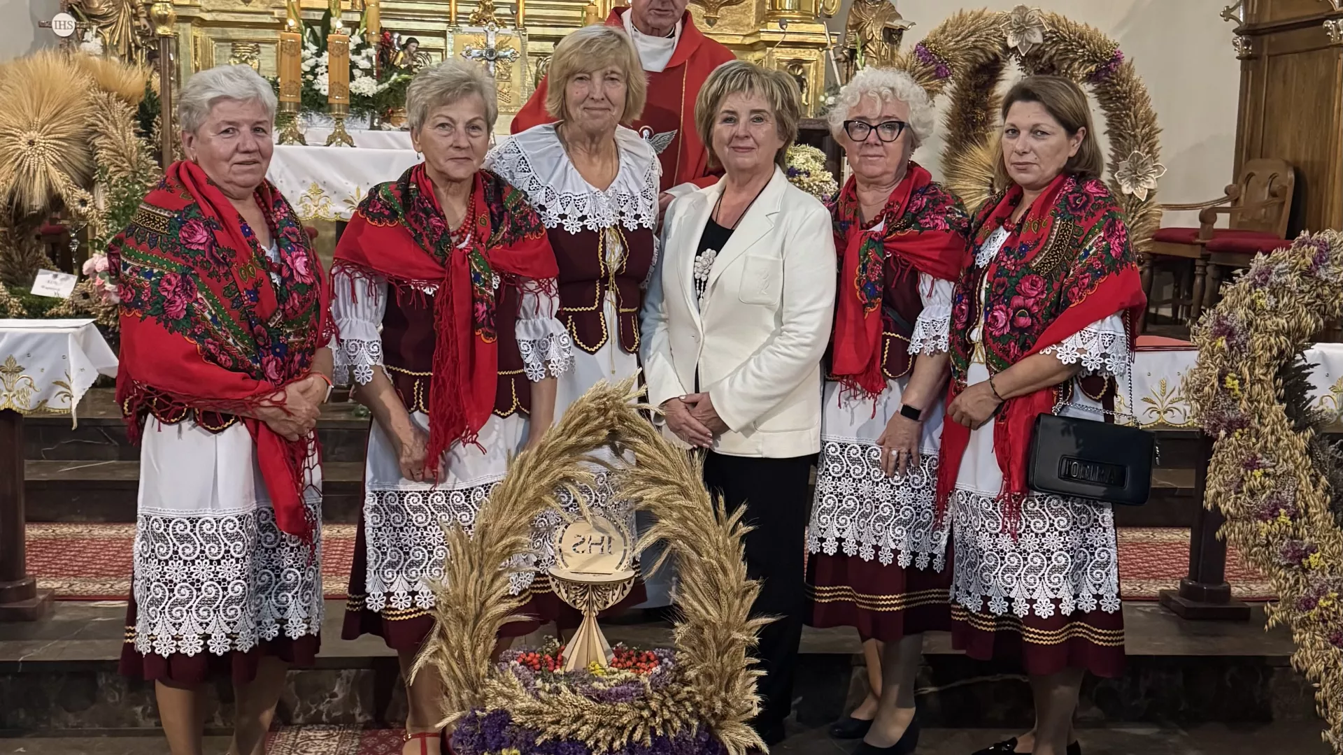 Koło Gospodyń Wiejskich Zimnowoda podczas dożynek gminno-parafialnych