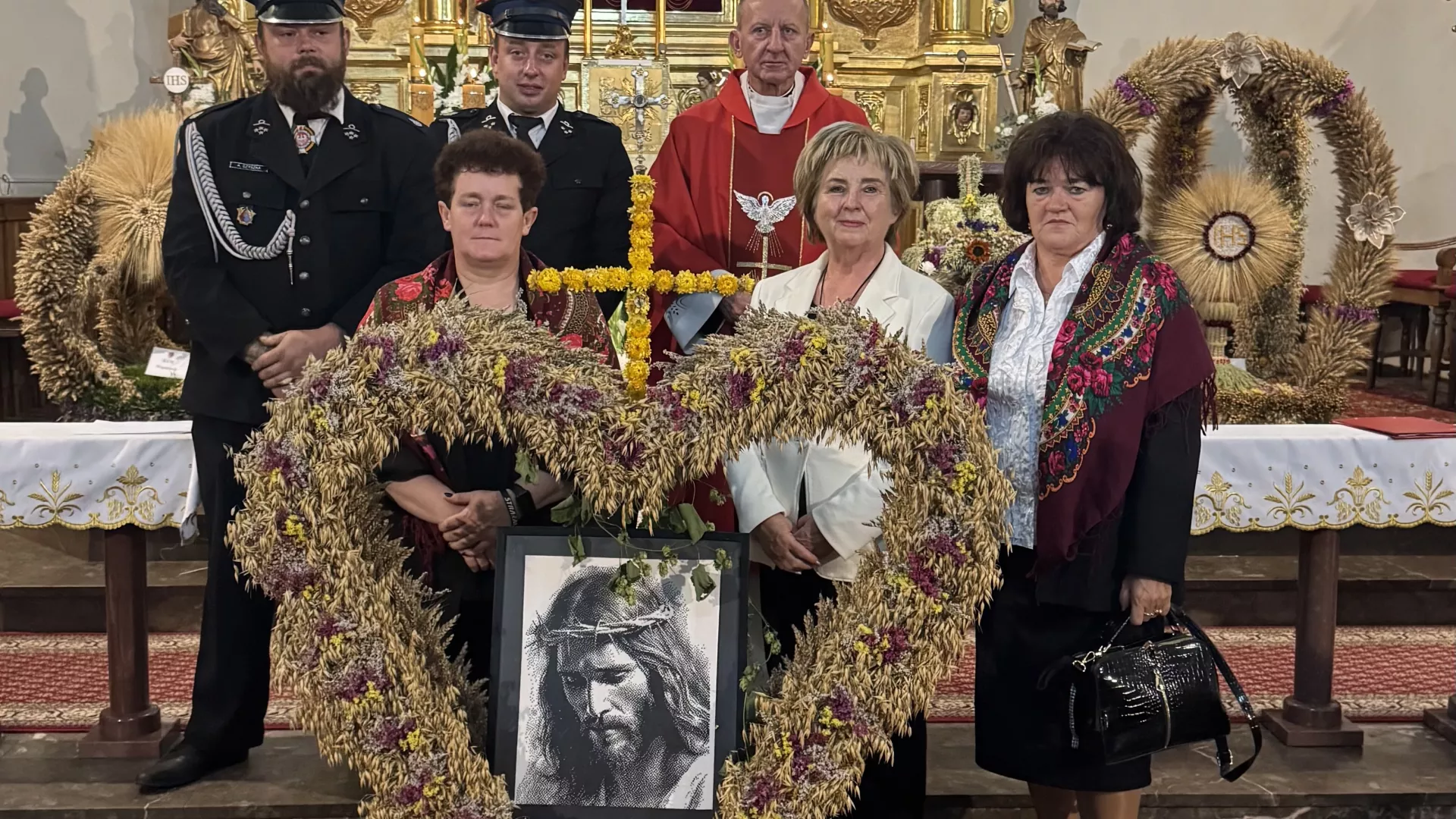 Koło Gospodyń Wiejskich Zbrojewsko podczas dożynek gminno-parafialnych