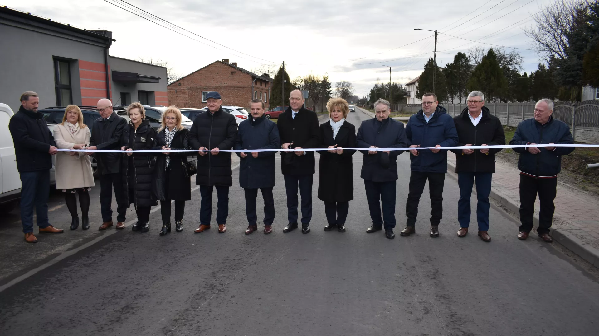 Ceremonia przecięcia wstęgi w Albertowie.