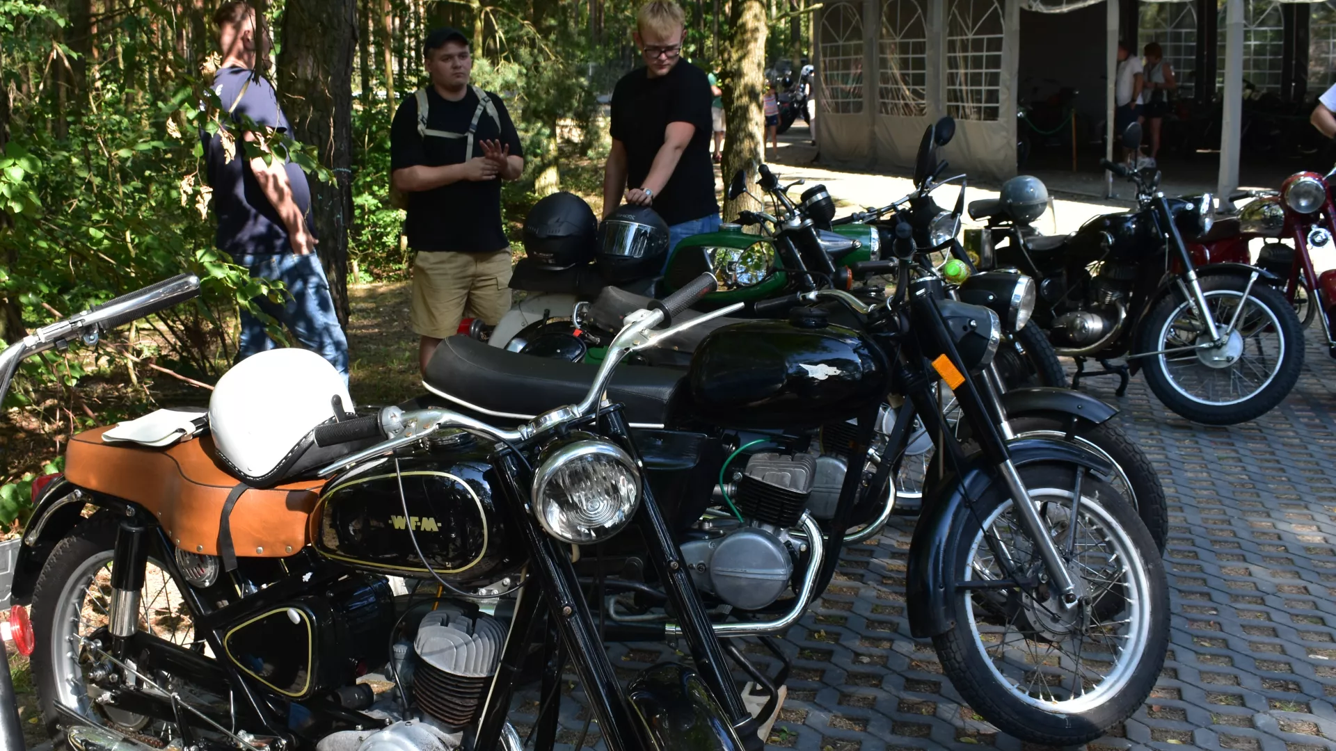 Wystawa motocykli na I Zlocie Miłośników WSK