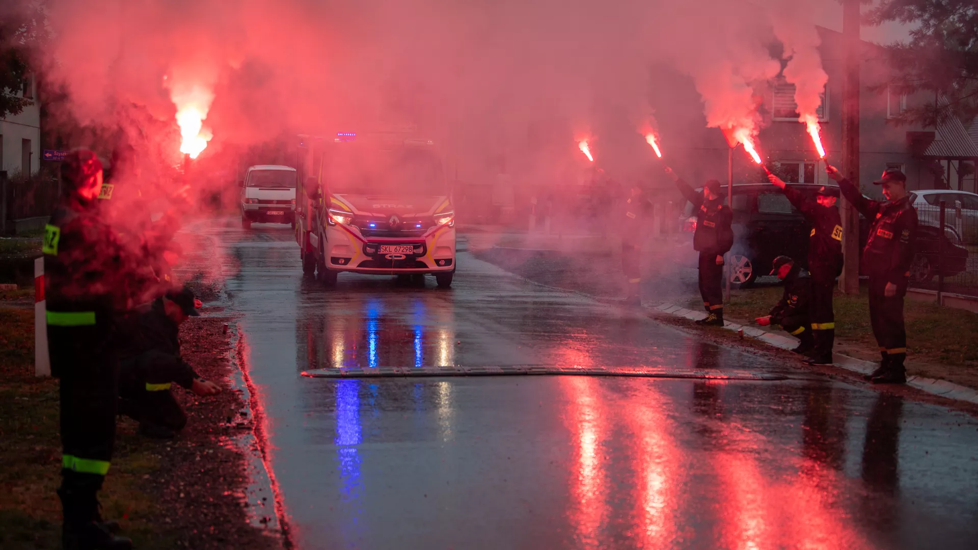 Przejazd nowego samochodu OSP Szyszków