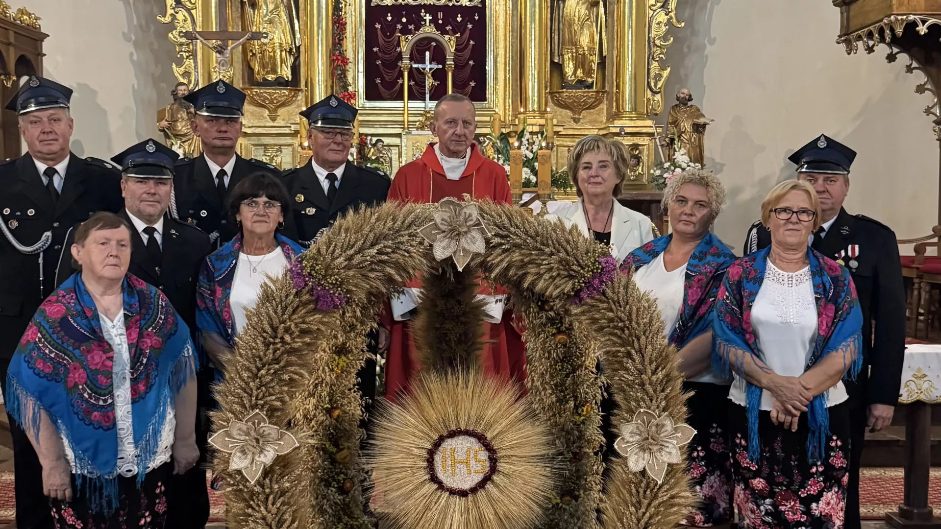 Koło Gospodyń Wiejskich Szyszków podczas dożynek gminno-parafialnych