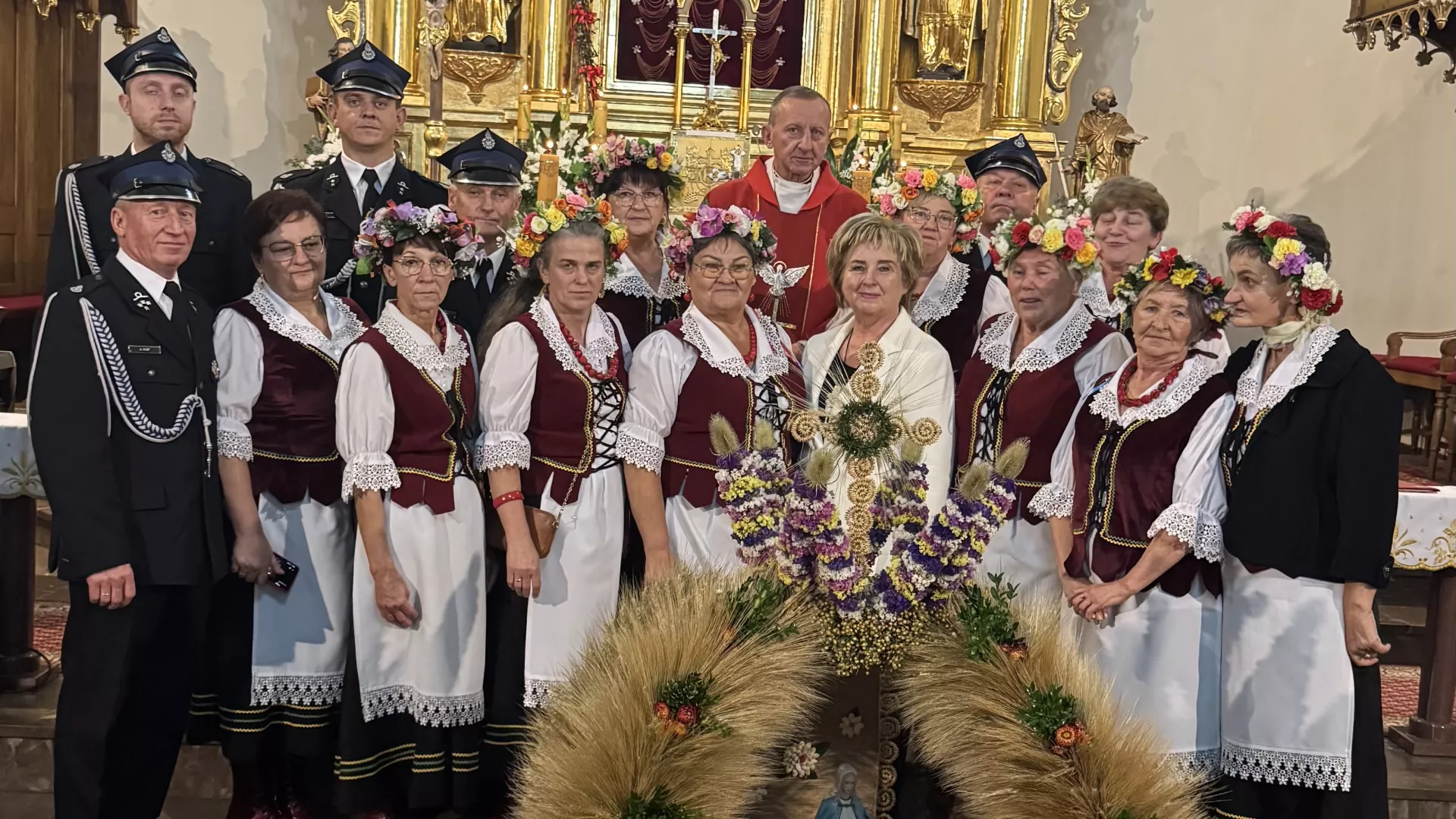 Koło Gospodyń Wiejskich Danków podczas dożynek gminno-parafialnych