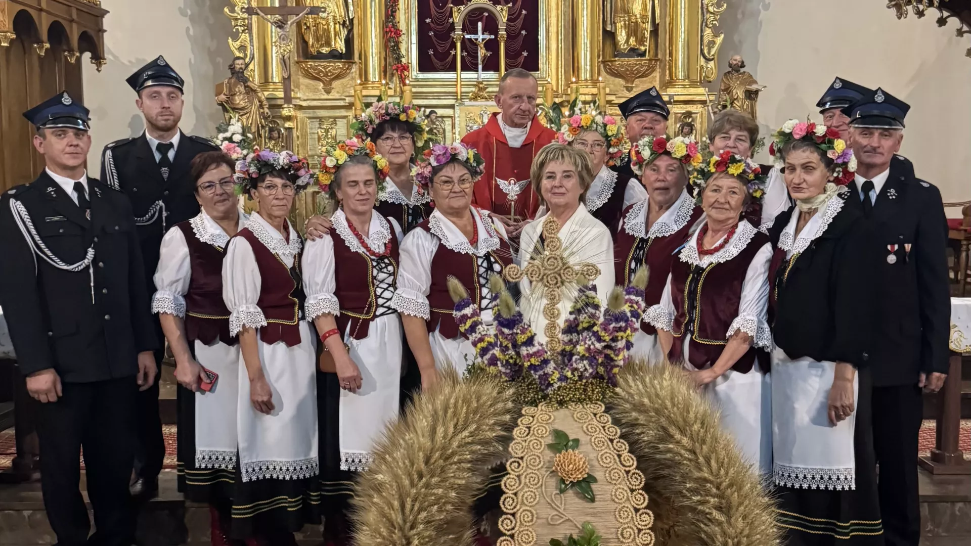 Koło Gospodyń Wiejskich Danków podczas dożynek gminno-parafialnych