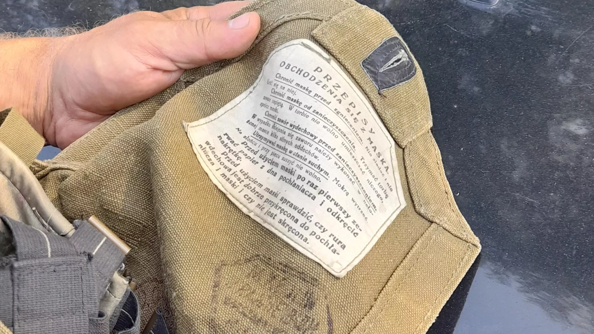 Instrukcja do maski nowatorsko drukowana na materiale.