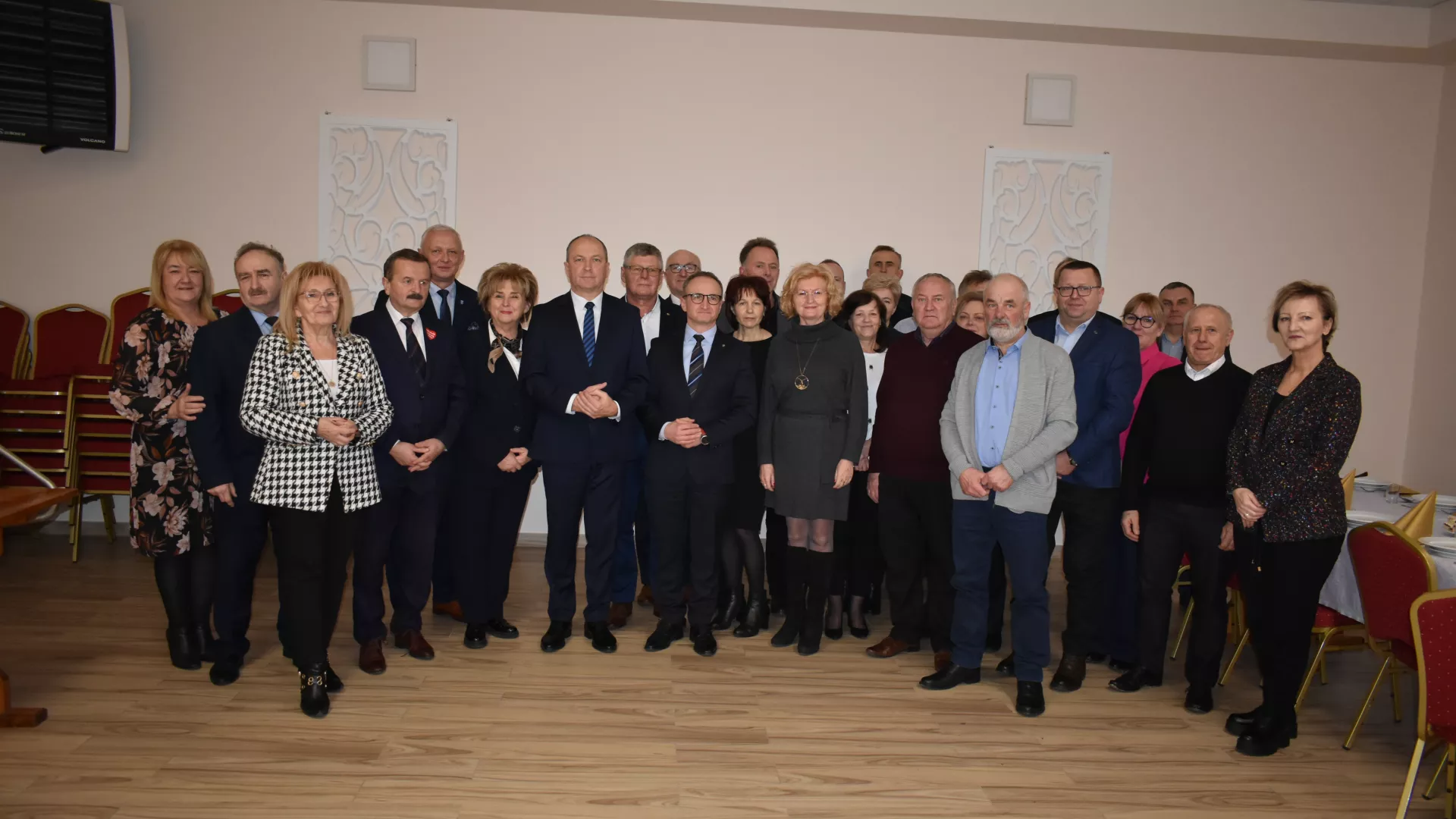 Uczestnicy uroczystości oddania inwestycji w Albertowie