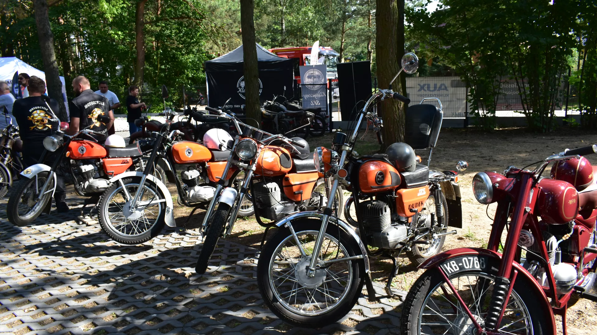 Wystawa motocykli na I Zlocie Miłośników WSK