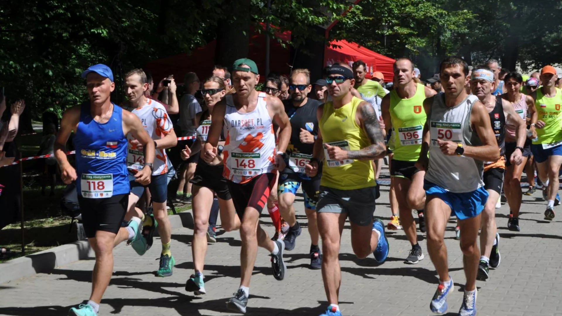Start uczestników biegu głównego na dystansie 10 km.
