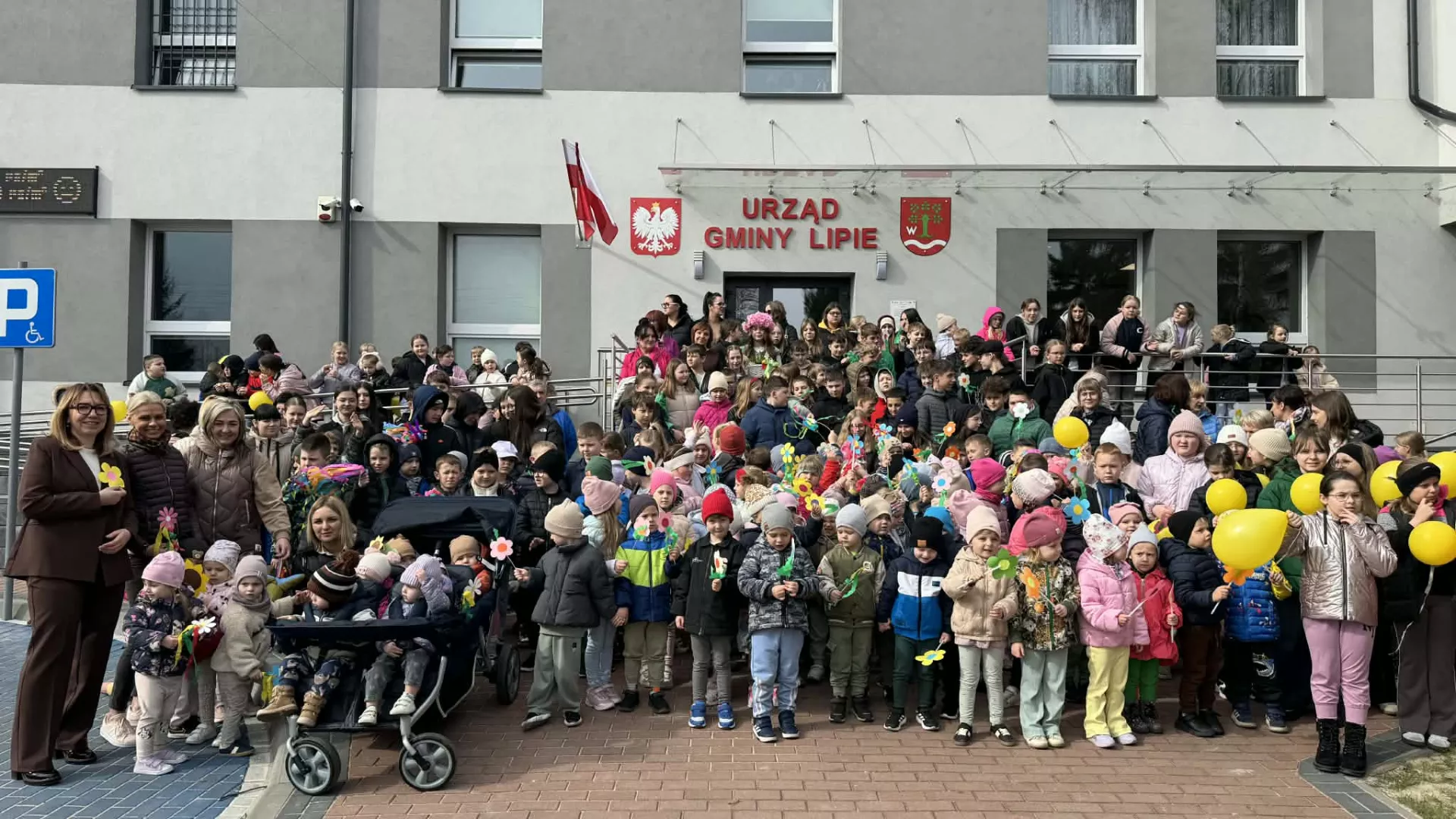 Uczniowie ZSP w Lipiu z wizytą w Urzedzie w pierwszy dzień wiosny