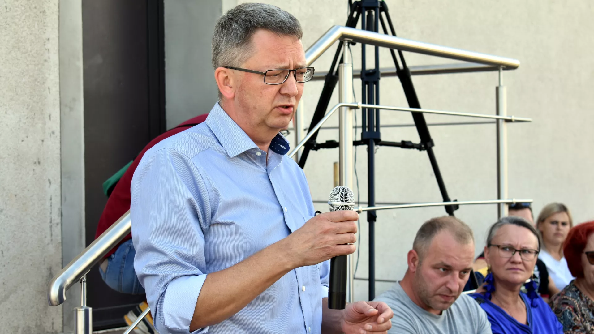 Pytania zadaje przedsiębiorcy jeden z mieszkańców.