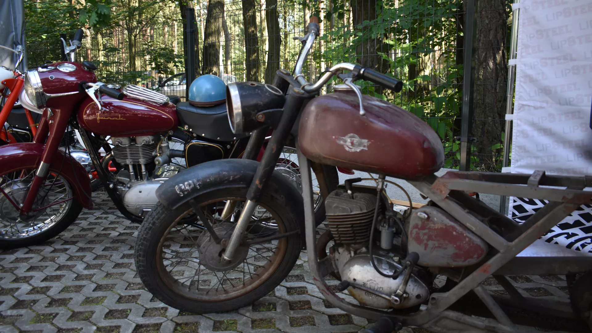 Wystawa motocykli na I Zlocie Miłośników WSK