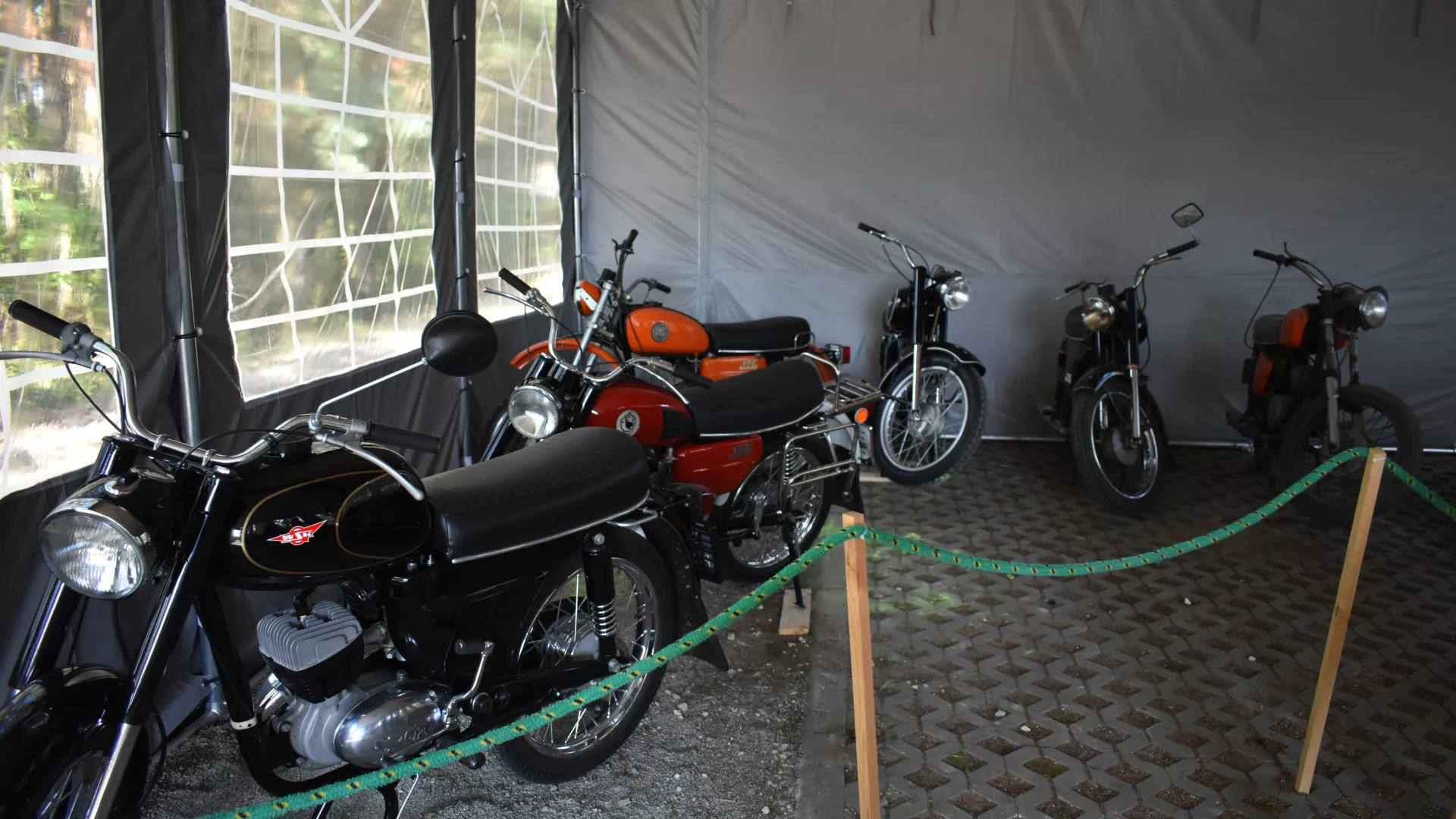 Wystawa motocykli na I Zlocie Miłośników WSK