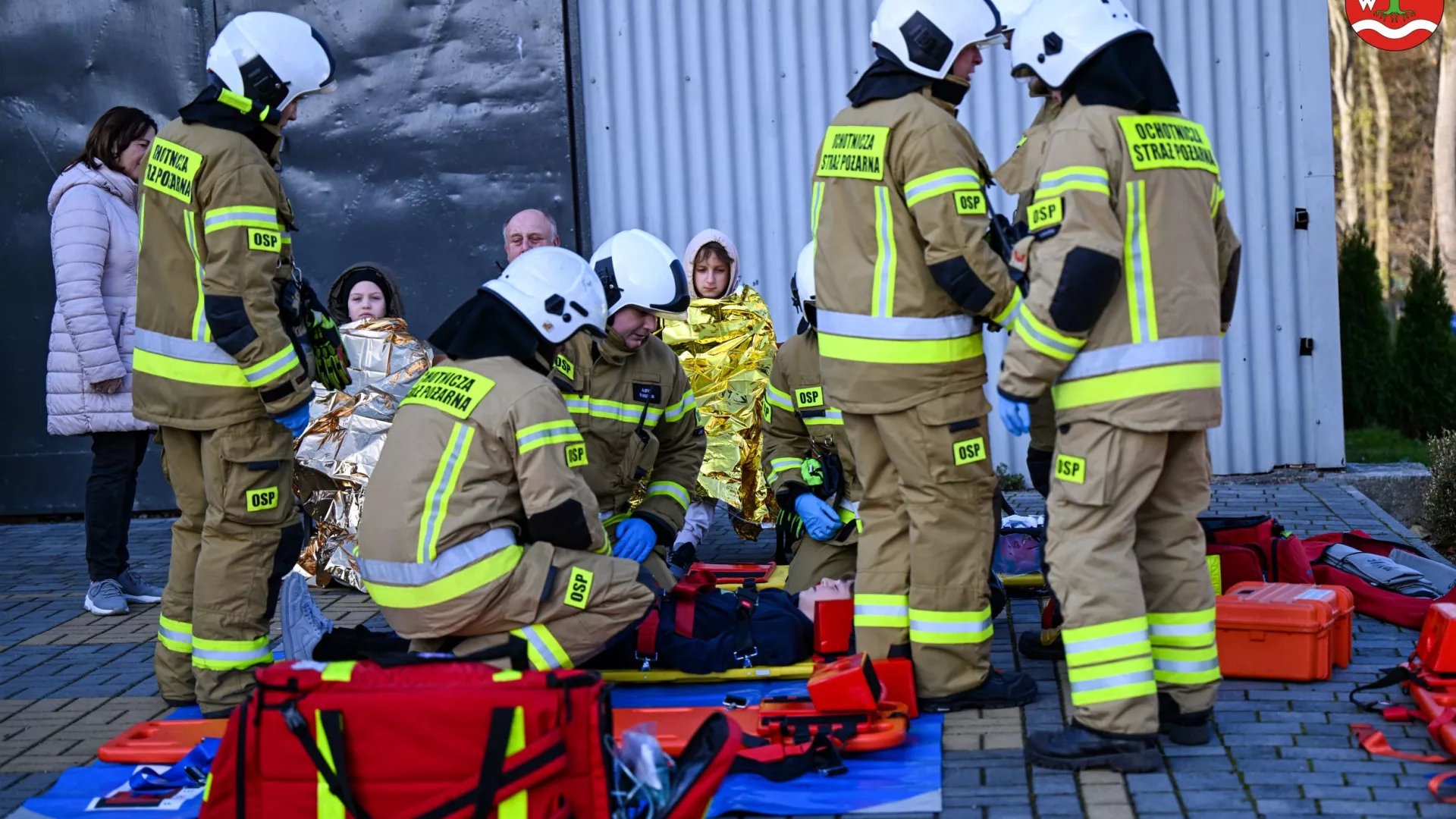 udzielanie pierwszej pomocy osobom poszkodowanym podczas ćwiczeń 