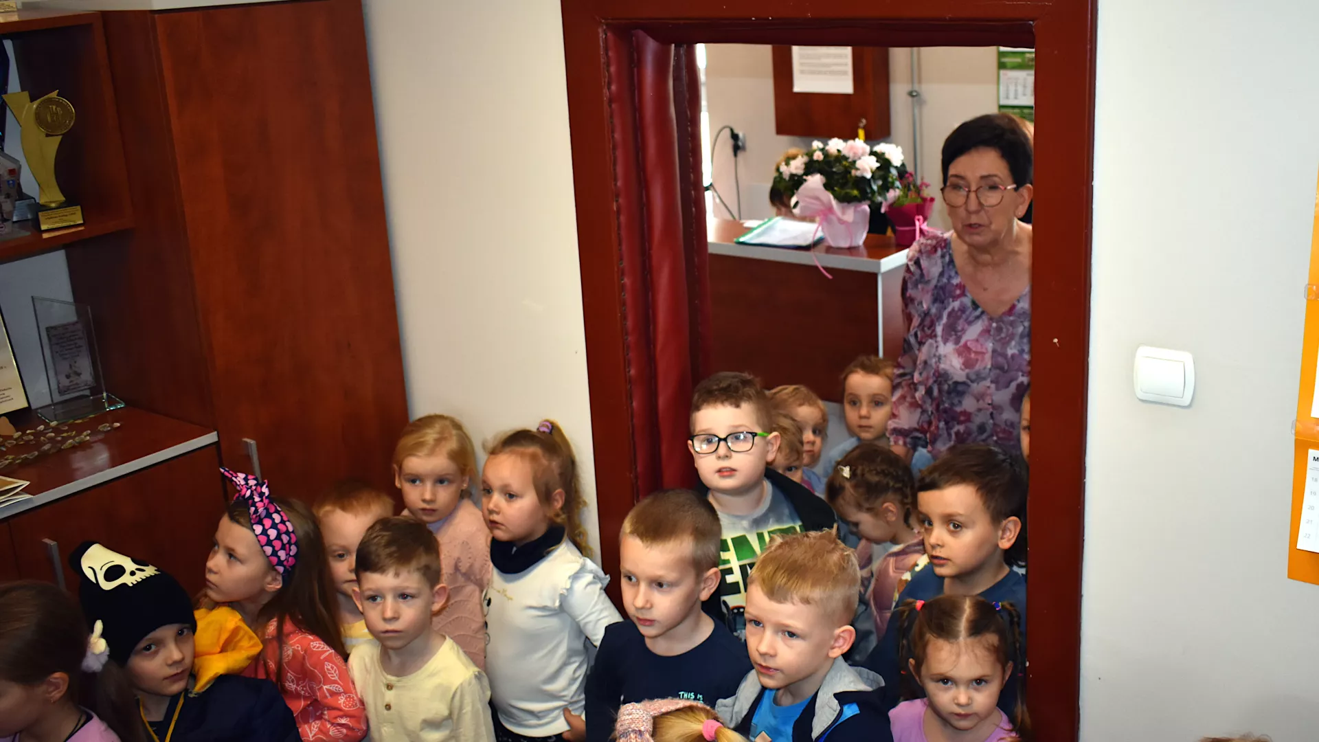 Zdjęcie przedszkolaków w Urzędzie Gminy Lipie