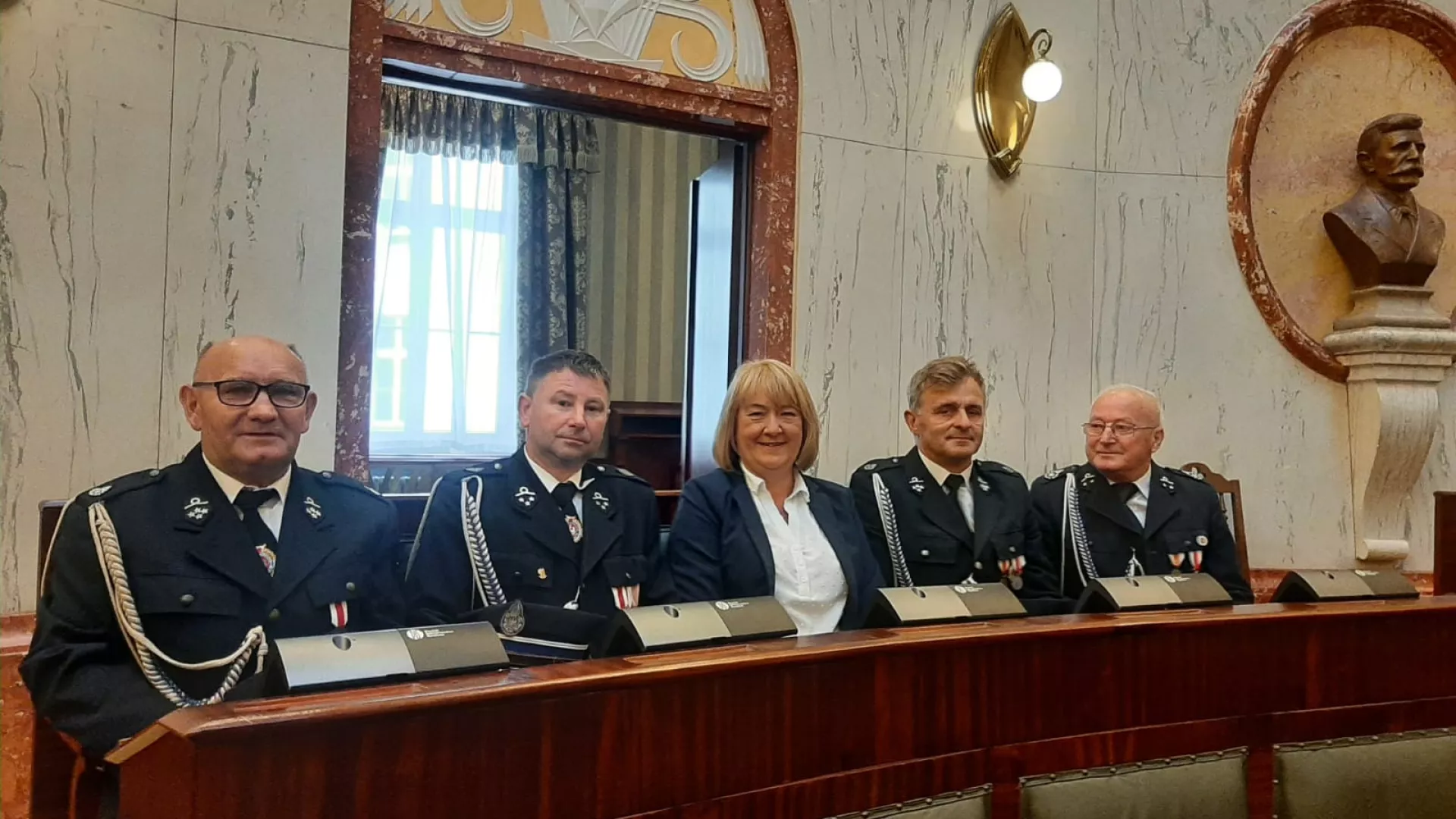 W sali Sejmiku Województwa Śląskiego zasiadają reprezentanci organizacji społecznych z gminy Lipie, które uzyskały dotacje w konkursie „Kultywowanie Tradycji Lokalnych”.