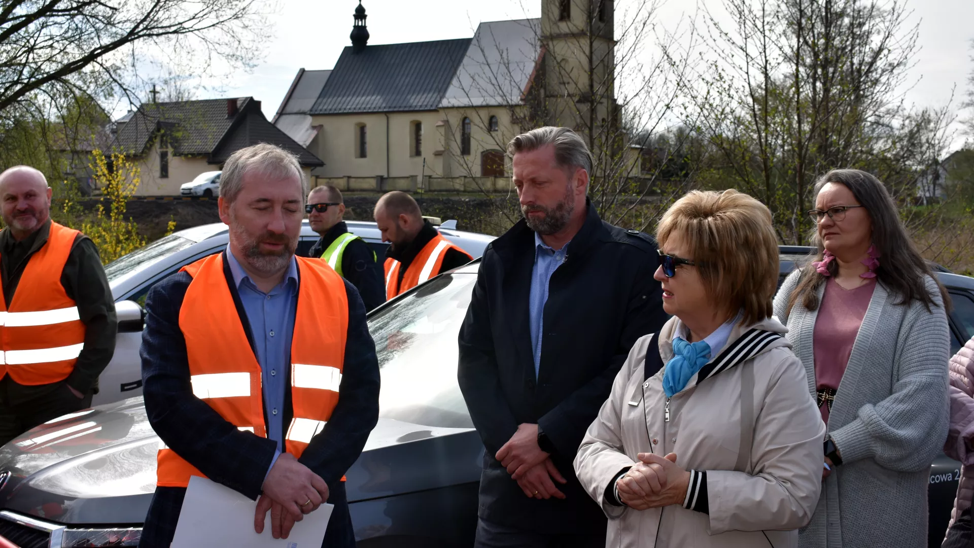 Wójt Gminy Lipie i przedstawiciele UG Lipie wraz z delegacją GDDKiA dokonują odbioru inwestycji drogowej.