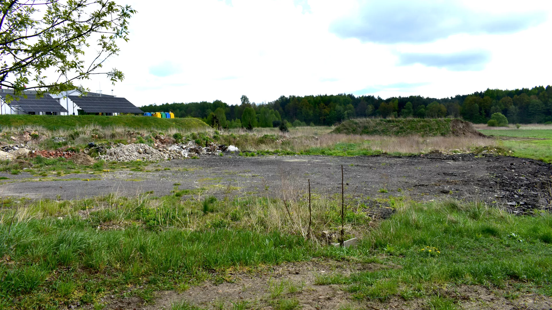 Teren przy oczyszczalni ścieków, na którym powstanie PSZOK.