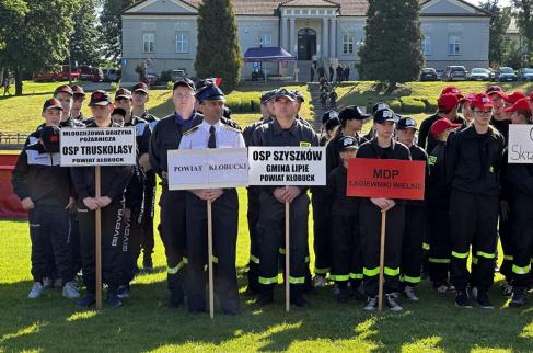 Druhowie stający w szeregu