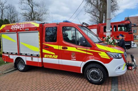 nowy lekki samochód strażacki 