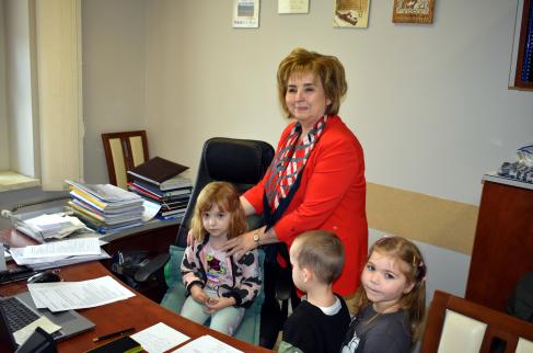 Zdjęcie przedszkolaków w Urzędzie Gminy Lipie