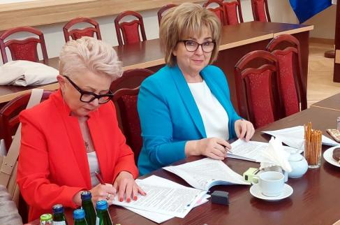 Wójt Gminy Lipie podpisuje umowę o partnerstwie na rzecz realizacji projektu budowy regionalnej trasy rowerowej nr 609.