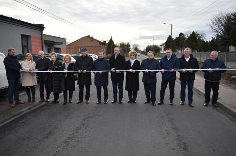 Ceremonia przecięcia wstęgi w Albertowie.