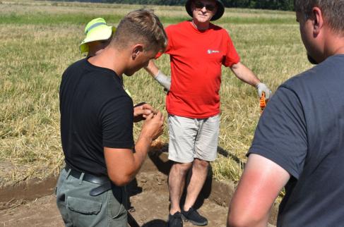 1.	Moment znalezienia i pierwszej oceny jednego z odłamków pocisku.