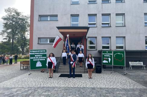 Początek roku szkolnego w Parzymiechach.