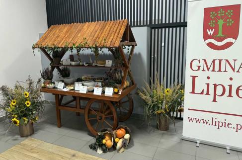 Wystawa potraw podczas smaków jesieni w Stanisławowie