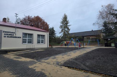 Modernizacja placu zabaw przy świetlicy wiejskiej w Kleśniskach