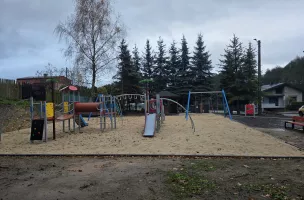 Modernizacja placu zabaw przy świetlicy wiejskiej w Kleśniskach